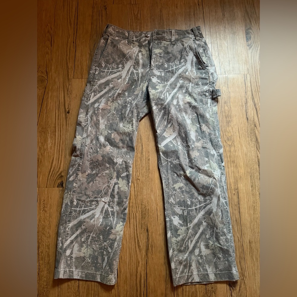 Abercrombie & Fitch camo cargo pants in a 31W 32L #cargo #camouflage